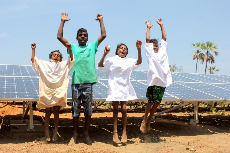 kids-in-front-of-offgrid-solar-array